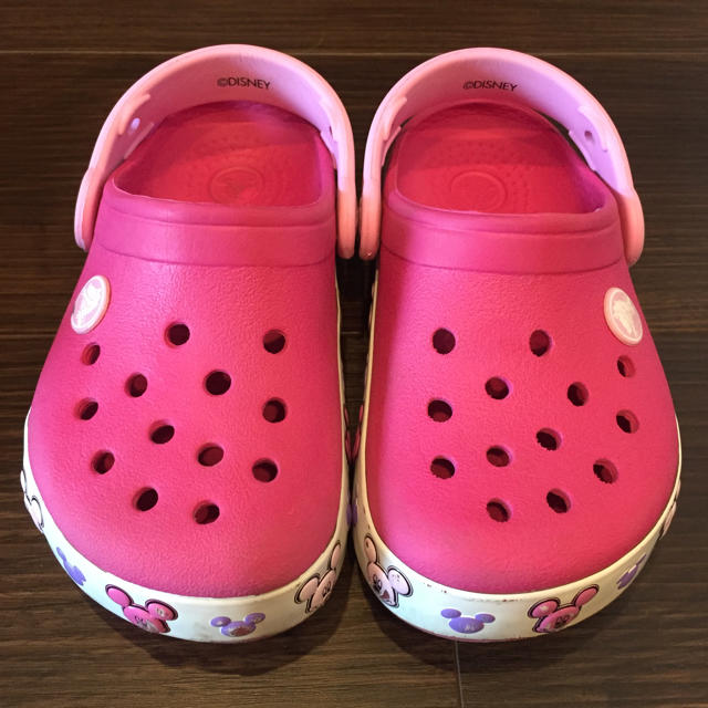 crocs(クロックス)の光る crocs クロックス ディズニー キッズ 16.5cm キッズ/ベビー/マタニティのキッズ靴/シューズ(15cm~)(サンダル)の商品写真