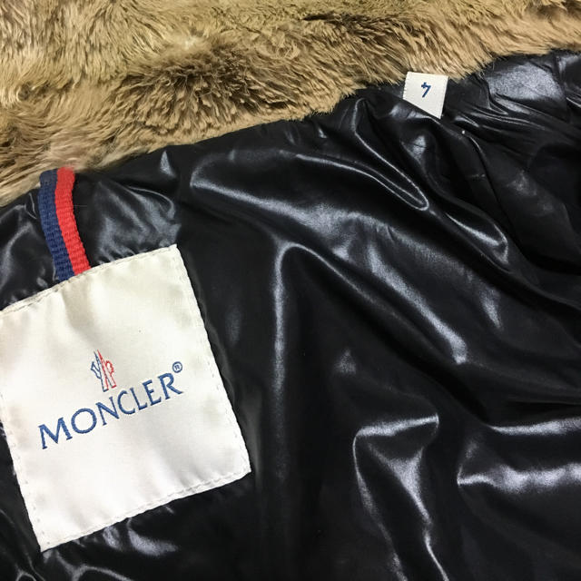 MONCLER(モンクレール)のモンクレール ファー付きダウン size4 メンズのジャケット/アウター(ダウンベスト)の商品写真