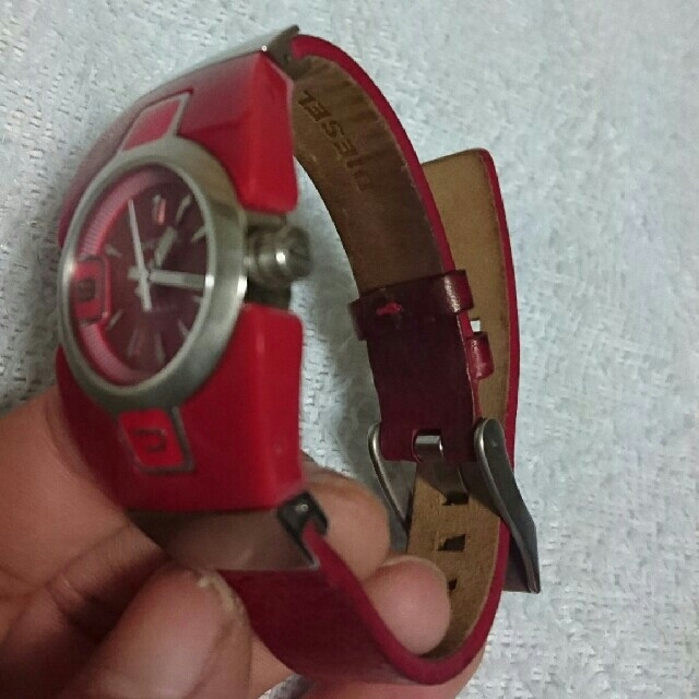 DIESEL(ディーゼル)の★DIESEL 時計 赤★ レディースのファッション小物(腕時計)の商品写真