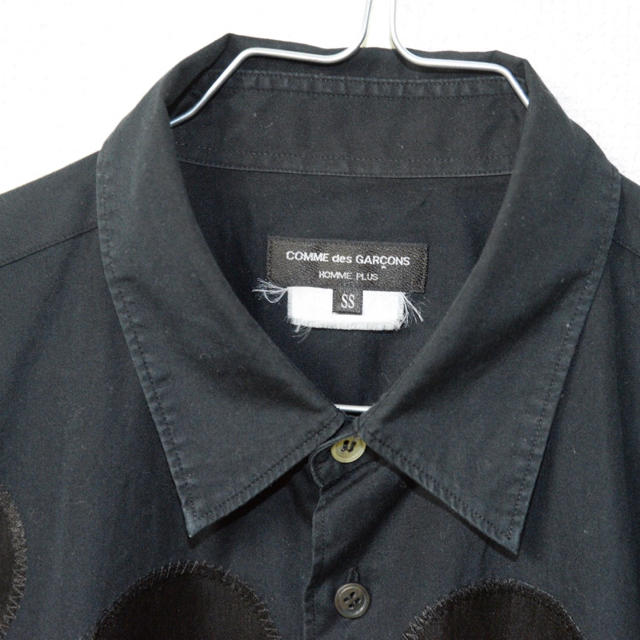 COMME des GARCONS HOMME PLUS(コムデギャルソンオムプリュス)のコムデギャルソン オムプリュス ドット 別布貼り付け 半袖シャツ 黒 ブラック メンズのトップス(シャツ)の商品写真