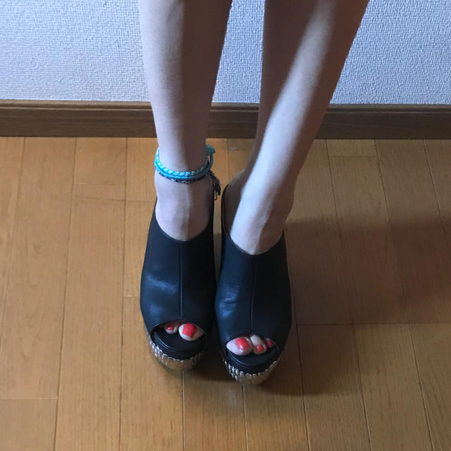 JEFFREY CAMPBELL(ジェフリーキャンベル)のJEFFREY CAMPBELL☆スタッズ付きサンダル レディースの靴/シューズ(サンダル)の商品写真