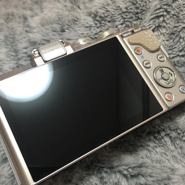 OLYMPUS(オリンパス)のミラーレス一眼 OLYMPUS PEN E-PL8 スマホ/家電/カメラのカメラ(ミラーレス一眼)の商品写真