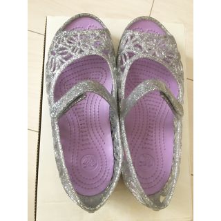 クロックス(crocs)のクロックス イザベラグリッター フラット シルバー19cm(サンダル)