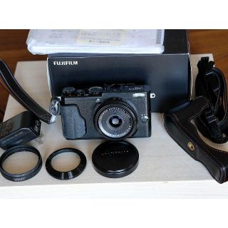 フジフイルム(富士フイルム)の♪FUJIFILM X-70おまけ付き（中古美品）♪　(コンパクトデジタルカメラ)