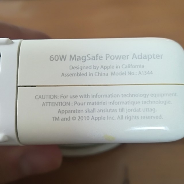 Mac (Apple)(マック)の60W MagSafe 電源アダプタ (L 字コネクタ付き) スマホ/家電/カメラのPC/タブレット(PC周辺機器)の商品写真