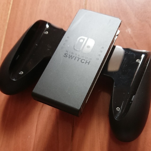 Nintendo Switch(ニンテンドースイッチ)の任天堂 スイッチ ジョイコングリップ エンタメ/ホビーのゲームソフト/ゲーム機本体(携帯用ゲーム機本体)の商品写真