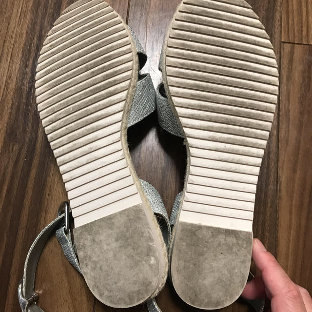 UNITED ARROWS(ユナイテッドアローズ)のユナイテッドアロー サンダル シルバー レディースの靴/シューズ(サンダル)の商品写真