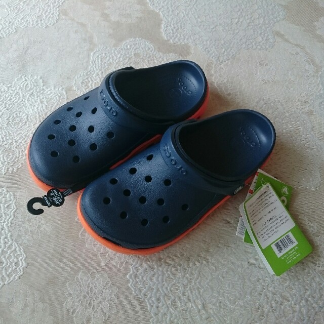 crocs(クロックス)のクロックス、24cm、新品未使用 キッズ/ベビー/マタニティのキッズ靴/シューズ(15cm~)(サンダル)の商品写真