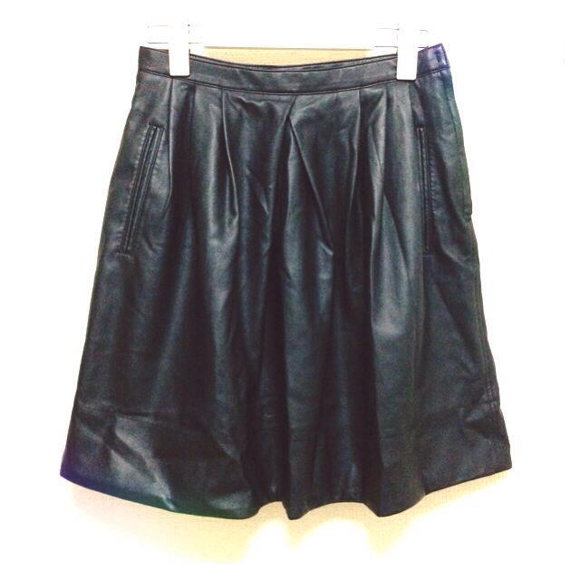 TOMORROWLAND(トゥモローランド)のMACPHEE フェイクレザースカート レディースのスカート(ひざ丈スカート)の商品写真