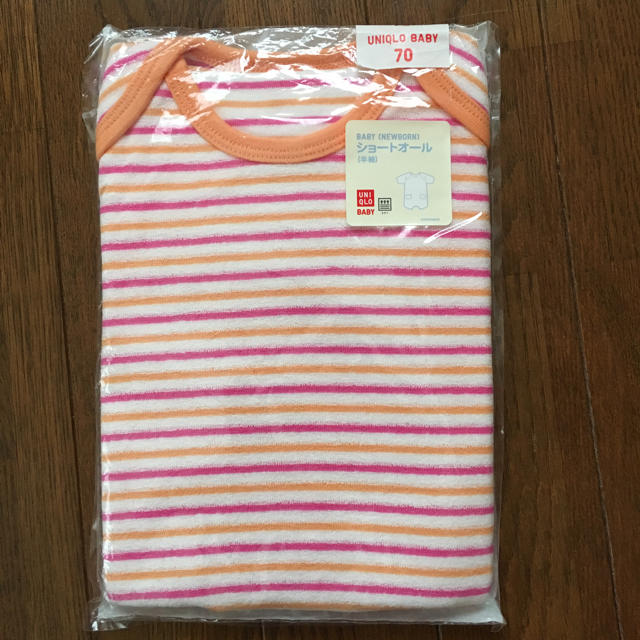 UNIQLO(ユニクロ)のモカピ様専用  ユニクロ ショートオール 半袖 70 ボーダー 女の子 新品 キッズ/ベビー/マタニティのベビー服(~85cm)(ロンパース)の商品写真