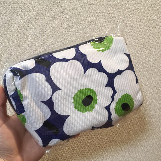 marimekko(マリメッコ)のビジネスクラス マリメッコ ポーチ  インテリア/住まい/日用品の日用品/生活雑貨/旅行(旅行用品)の商品写真