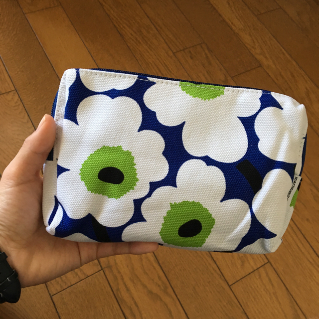 marimekko(マリメッコ)のビジネスクラス マリメッコ ポーチ  インテリア/住まい/日用品の日用品/生活雑貨/旅行(旅行用品)の商品写真