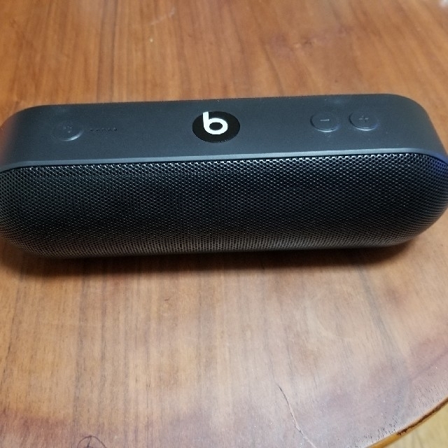 世界有名な 小物など スピーカー とスピーカーケース beats Beats Pill