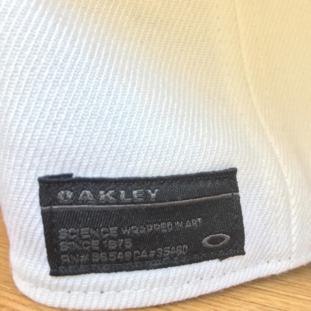 Oakley(オークリー)の【新品未使用】OAKLEY キャップ メンズの帽子(キャップ)の商品写真