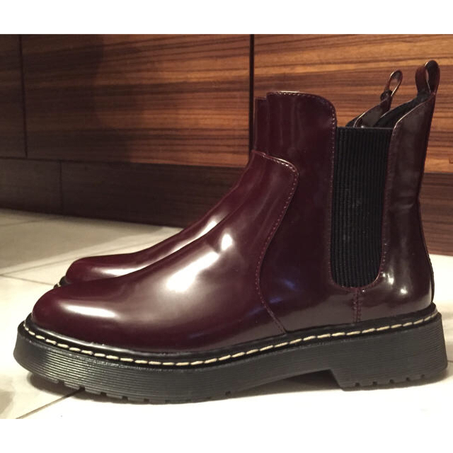 ZARA(ザラ)の新品タグ付 ZARA woman サイドゴアブーツ37/24cmチェリーレッド レディースの靴/シューズ(ブーツ)の商品写真