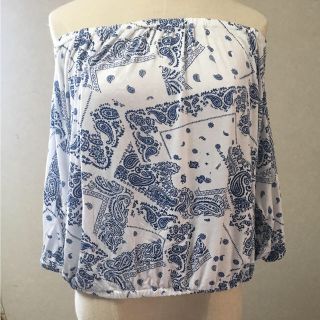 ロキシー(Roxy)のペイズリー柄 オフショル と刺繍トップス(カットソー(半袖/袖なし))