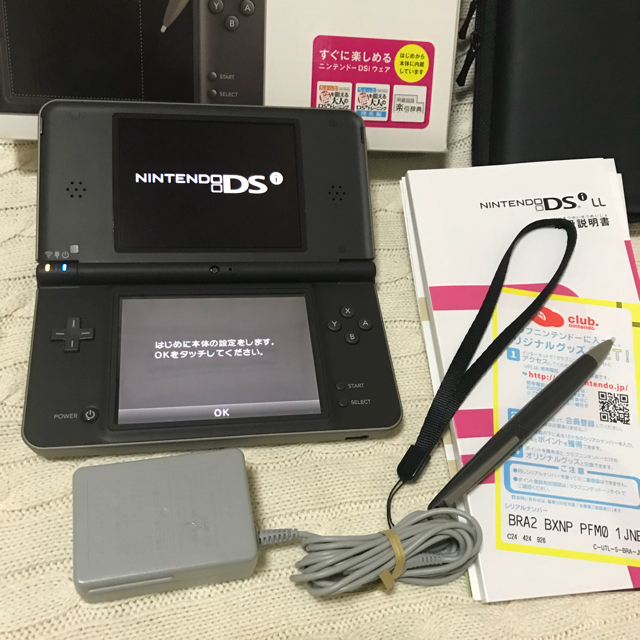 ニンテンドーDS(ニンテンドーDS)の美品✳︎ニンテンドーDSi LL ダークブラウン＋専用ケース  エンタメ/ホビーのゲームソフト/ゲーム機本体(携帯用ゲーム機本体)の商品写真