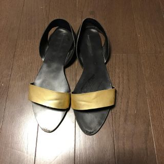 ザラ(ZARA)のZARAフラットサンダル(サンダル)