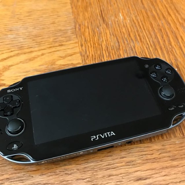 PSvitaPlayStation®︎vita【本体】8GB 3G/Wi-Fi おまけ付き