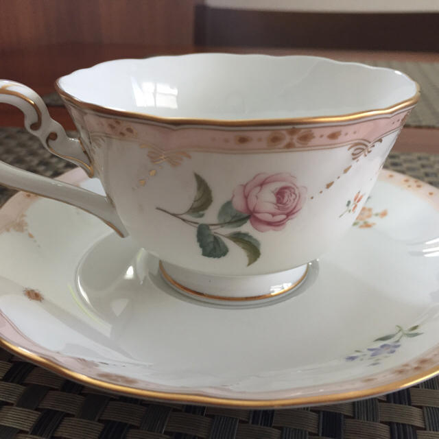 Noritake(ノリタケ)の新品！ノリタケ メゾンフルール ティーカップ&ソーサー 廃盤品 希少 インテリア/住まい/日用品のキッチン/食器(食器)の商品写真