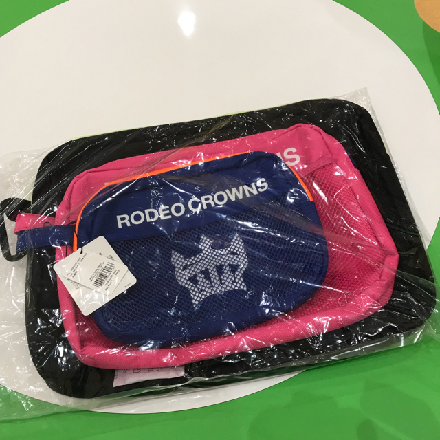 RODEO CROWNS WIDE BOWL(ロデオクラウンズワイドボウル)のrcwbノベ  ポーチ レディースのファッション小物(ポーチ)の商品写真