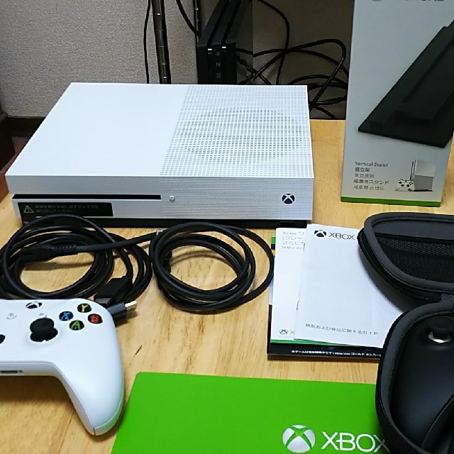 Xbox(エックスボックス)のxbox one s 1TBモデル ＰＵＢＧ同梱版 エリートコントローラー付き エンタメ/ホビーのゲームソフト/ゲーム機本体(家庭用ゲーム機本体)の商品写真