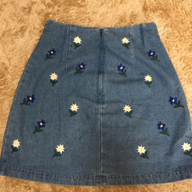 REDYAZEL(レディアゼル)のレディアゼル フラワー刺繍スカート レディースのスカート(ミニスカート)の商品写真