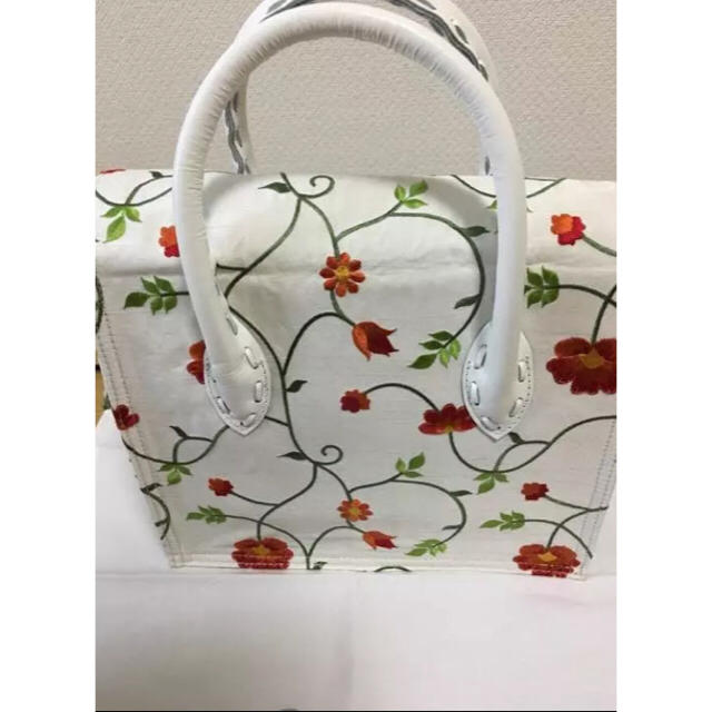 GRACE CONTINENTAL(グレースコンチネンタル)の新品♡限定レア✨花柄刺繍マエストラ❤️ レディースのバッグ(ハンドバッグ)の商品写真