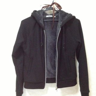 ユニクロ(UNIQLO)のmio様(パーカー)