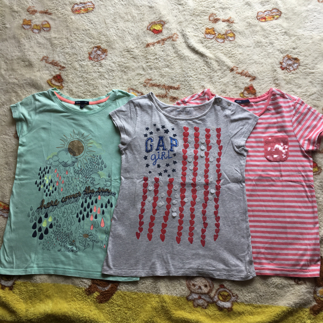 GAP(ギャップ)の値下げ！GAP  3枚セットＴシャツ 女児150  キッズ/ベビー/マタニティのキッズ服女の子用(90cm~)(Tシャツ/カットソー)の商品写真