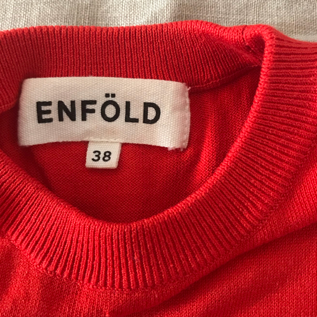 ENFOLD(エンフォルド)のENFOLD エンフォルド コットンシルクニット ノースリーブ 赤 レディースのトップス(ニット/セーター)の商品写真