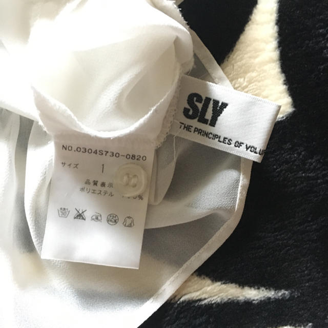 SLY(スライ)のSLY ブラウス レディースのトップス(シャツ/ブラウス(半袖/袖なし))の商品写真