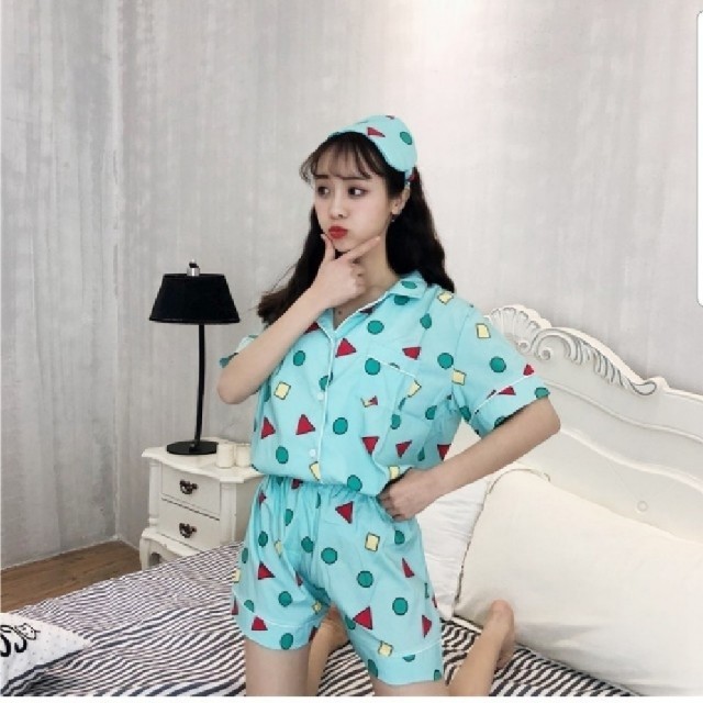 クレヨンしんちゃん上下パジャマセット☆韓国ファッション レディースのルームウェア/パジャマ(パジャマ)の商品写真