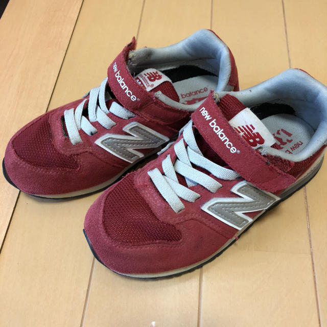 New Balance(ニューバランス)のnew balance  キッズ赤 キッズ/ベビー/マタニティのキッズ靴/シューズ(15cm~)(スニーカー)の商品写真