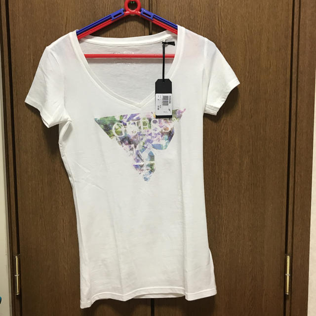 GUESS(ゲス)の新品 GUESS Tシャツ アメリカSサイズ レディースのトップス(Tシャツ(半袖/袖なし))の商品写真