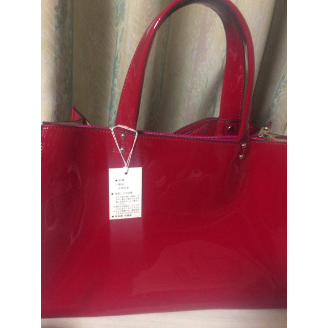 lala proud エナメルバック レディースのバッグ(ハンドバッグ)の商品写真