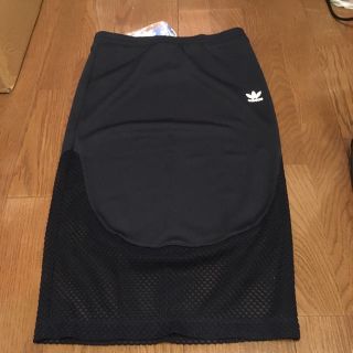 アディダス(adidas)のアディダス スカート(ひざ丈スカート)