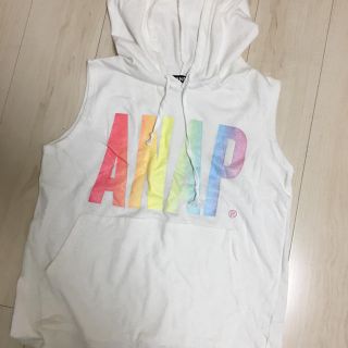 アナップ(ANAP)のニャンコさん専用 新品同様！夏にピッタリなレインボープリントタンクトップ(タンクトップ)