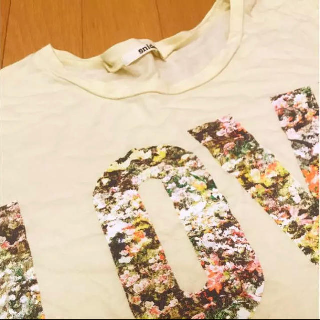 SNIDEL(スナイデル)の3つ選んで1000円♡snidel LOVE Tシャツ フラワー 花 レディースのトップス(Tシャツ(半袖/袖なし))の商品写真