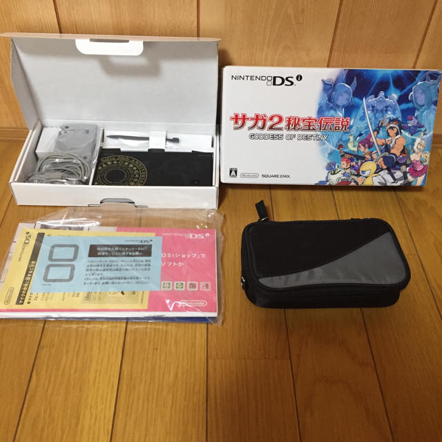 ニンテンドーDS(ニンテンドーDS)のニンテンドーDSi サガ2 秘法伝説 ケース付き ソフトなし 送料込み エンタメ/ホビーのゲームソフト/ゲーム機本体(携帯用ゲーム機本体)の商品写真