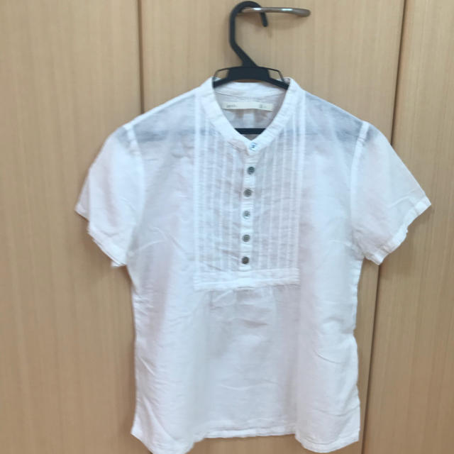白いシャツ  レディースのトップス(シャツ/ブラウス(半袖/袖なし))の商品写真
