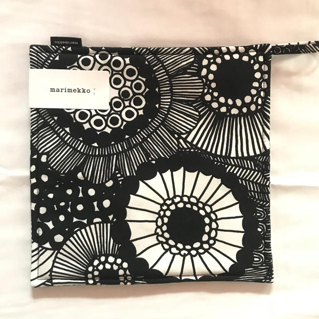 marimekko(マリメッコ)のマリメッコ【marimekko】シイルトラプータルハ柄☆鍋敷き(新品) 正規品 インテリア/住まい/日用品のキッチン/食器(収納/キッチン雑貨)の商品写真