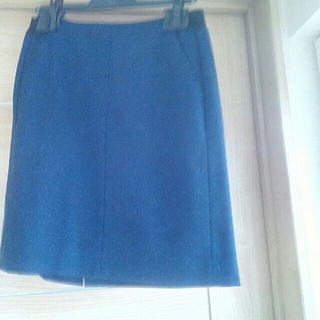 インディヴィ(INDIVI)の新品　インディヴィ　ロイヤルブルー　スカート　40(ひざ丈スカート)