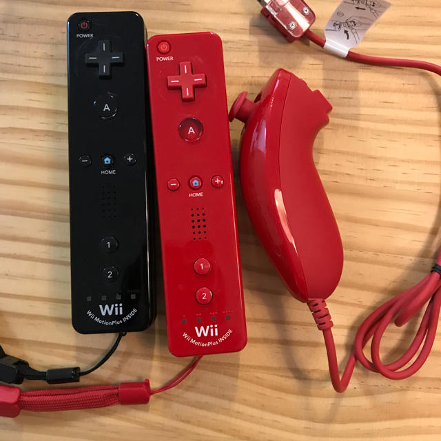 Wii U(ウィーユー)のwiiリモコン➕ヌンチャク エンタメ/ホビーのゲームソフト/ゲーム機本体(家庭用ゲーム機本体)の商品写真