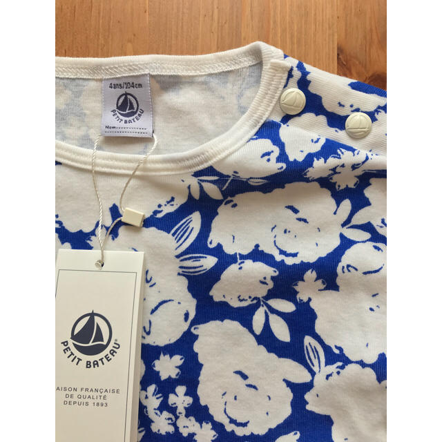 PETIT BATEAU(プチバトー)のhi様専用♡4ans プチバトー ホワイトフラワープリントワンピース キッズ/ベビー/マタニティのキッズ服女の子用(90cm~)(ワンピース)の商品写真