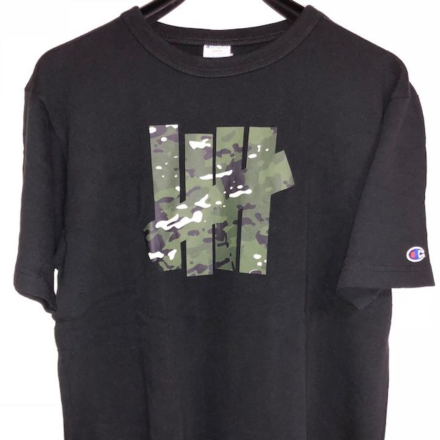 Champion(チャンピオン)の【新品】Lサイズ（定価5940円）UNDEFEATED CHAMPION TEE メンズのトップス(その他)の商品写真