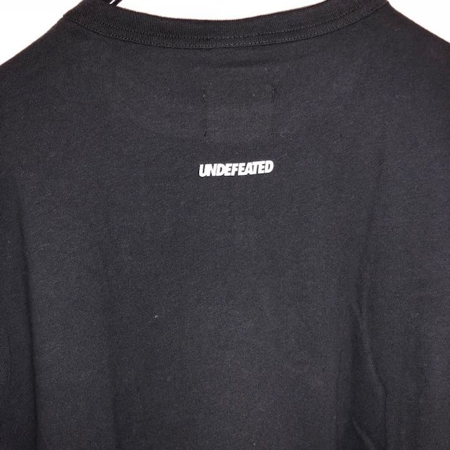 Champion(チャンピオン)の【新品】Lサイズ（定価5940円）UNDEFEATED CHAMPION TEE メンズのトップス(その他)の商品写真