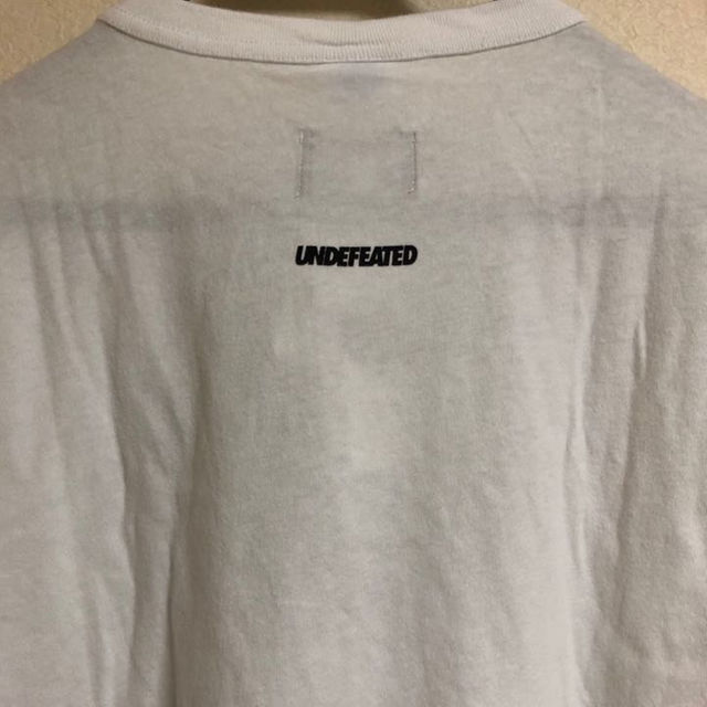 Champion(チャンピオン)の【新品】Lサイズ（定価5940円）UNDEFEATED CHAMPION TEE メンズのトップス(その他)の商品写真