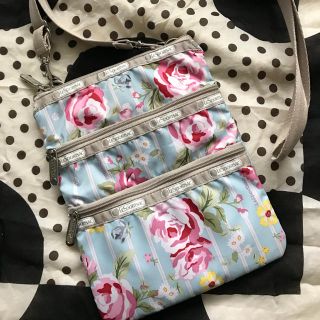 レスポートサック(LeSportsac)のレスポートサック 三段ポケット バラ柄斜めがけバッグ(ショルダーバッグ)