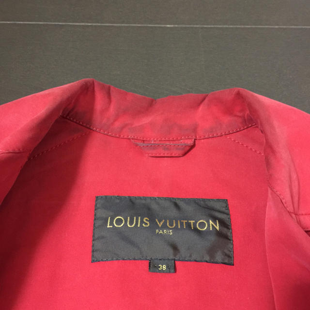 LOUIS VUITTON(ルイヴィトン)のルイヴィトン チェリー柄 ゴム引きコート レディースのジャケット/アウター(トレンチコート)の商品写真